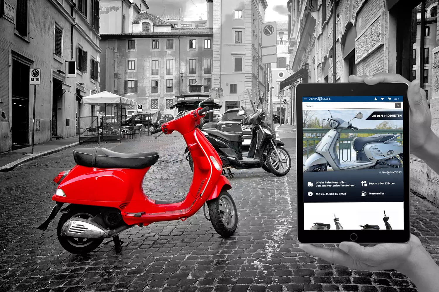 Tablet zeigt den Onlineshop von Alpha-Mobil Vertriebsg. mbH  vor einem roten Roller in einer Stadt