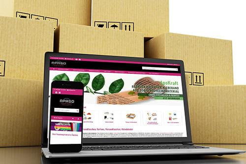 Onlineshop verpackungs-discount24.de mit Template Nova Laptop und Smartphone mit Onlineshop verpackungs-discount24 vor Kartons von von APASO Verpackungen e.K.